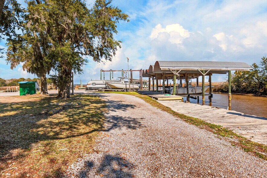 More Photos Of 3308 Mary Walker Dr, Gautier Marina For Sale