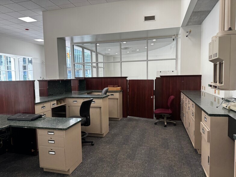 More Photos Of 620 Virginia St E, Charleston Bank For Lease