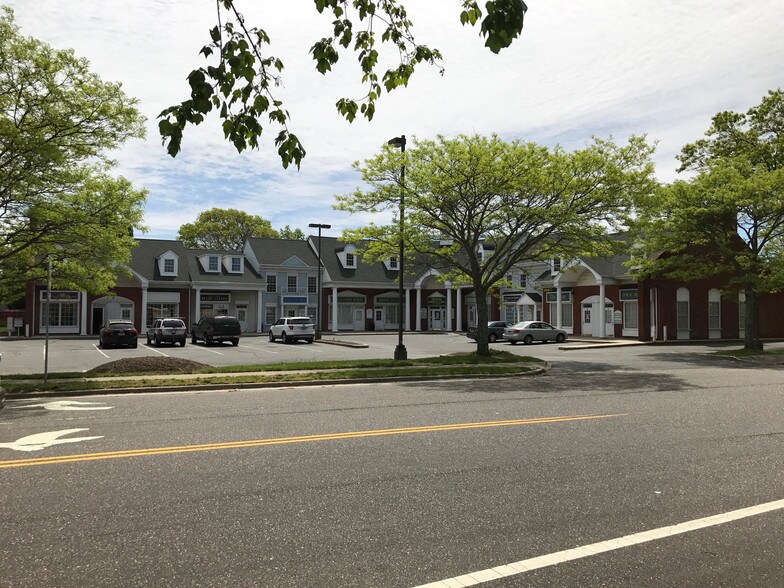 More Photos Of 760 Main St, Center Moriches Storefront Retail Office For Lease
