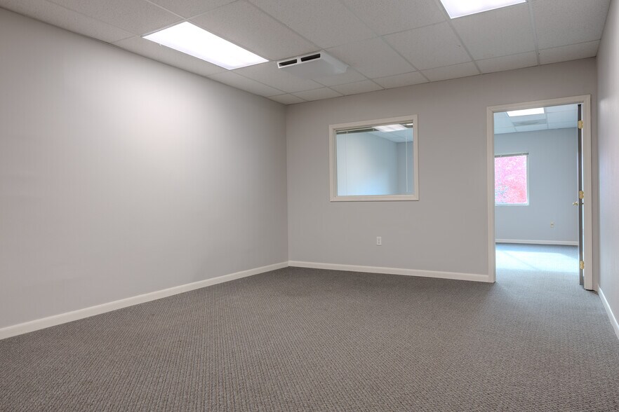 More Photos Of 20055 SW Pacific Hwy, Sherwood Office For Lease