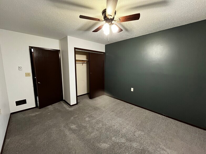 More Photos Of 1015-1021 Walnut St, Yankton Apartments For Sale