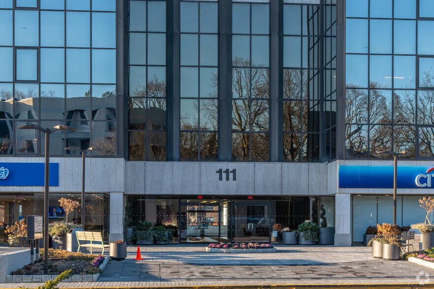 More Photos Of 111 Great Neck Rd, Great Neck Office For Lease