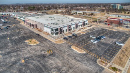 More Photos Of 3312 S Elm Pl, Broken Arrow Storefront For Sale