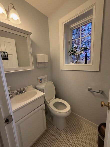 More Photos Of 705 Prince St, Alexandria Office For Lease