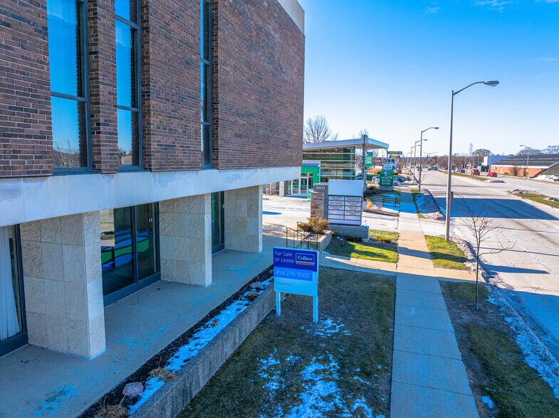 More Photos Of 10533 W National Ave, West Allis Office For Sale