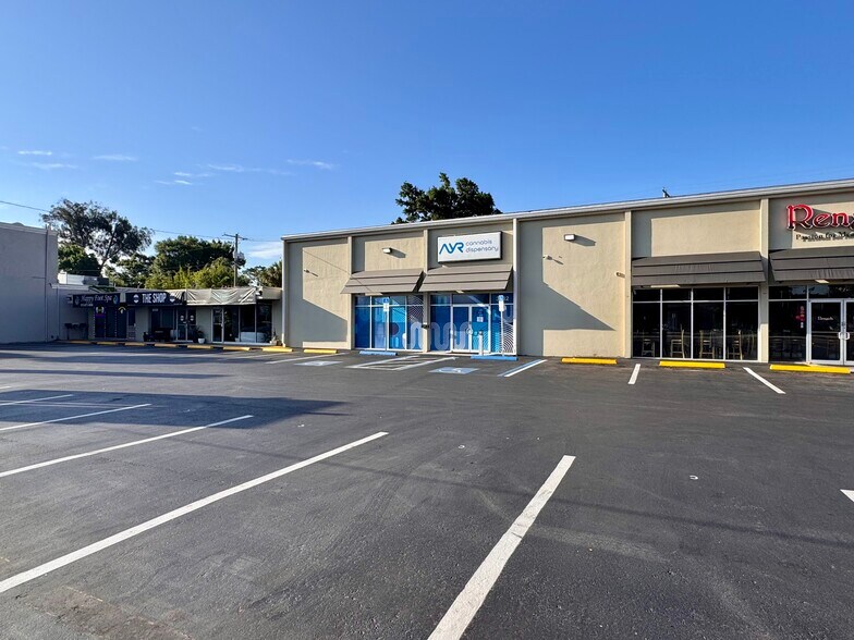 More Photos Of 3642 W Kennedy Blvd, Tampa Storefront For Lease