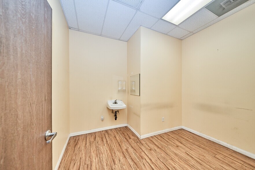 More Photos Of 6242 Beach Blvd, Buena Park Fast Food For Lease