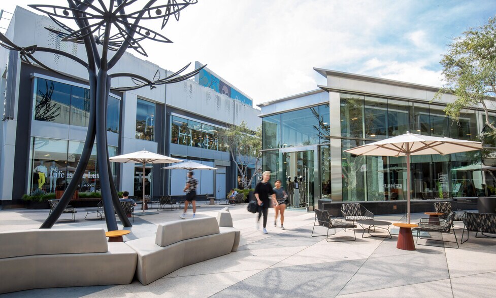 More Photos Of 8590 W Sunset Blvd, West Hollywood Unknown For Lease