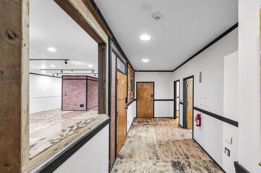 More Photos Of 15 Main St, Holyoke Medical For Lease