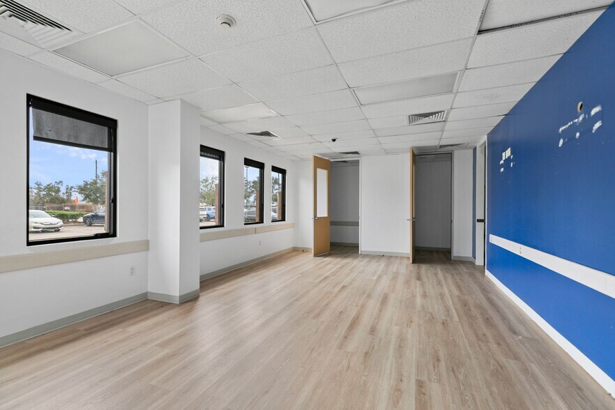 More Photos Of 5751 Blythewood St, Houston Medical For Sale