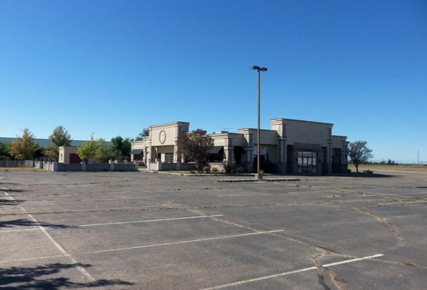 More Photos Of 14860 165th Ave, Becker Restaurant For Sale