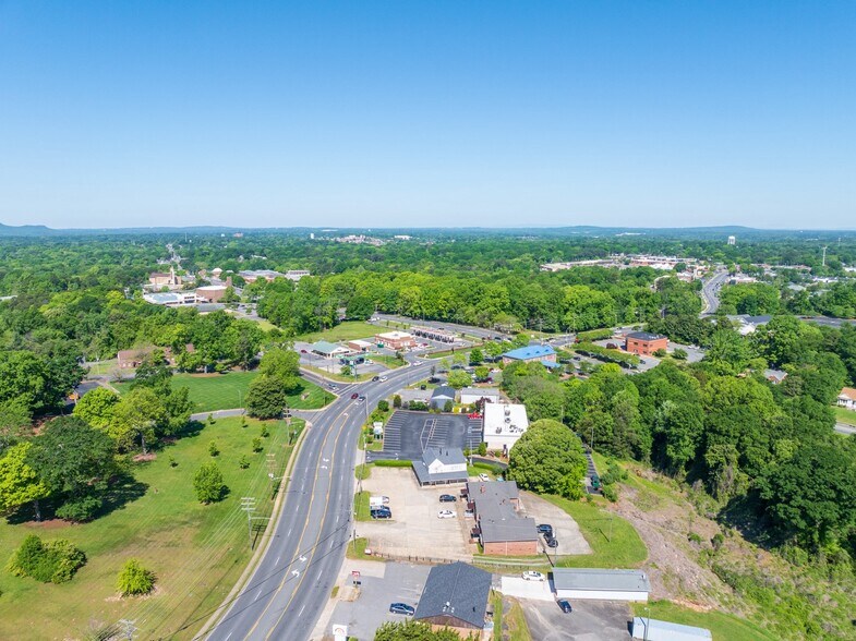 More Photos Of 998-1002 S New Hope Rd, Gastonia General Retail For Lease