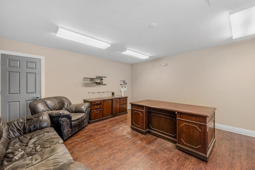 More Photos Of 1153 Bucksnort Rd, Jackson Distribution For Sale