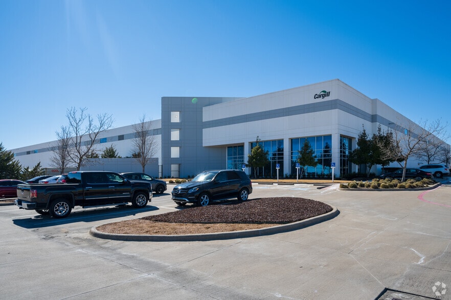 More Photos Of 1200 Intermodal Pky, Haslet Warehouse For Lease