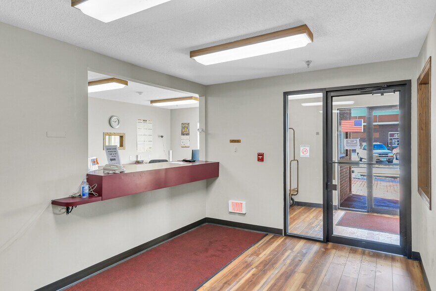 More Photos Of 630 W Main St, El Paso Hotel For Sale