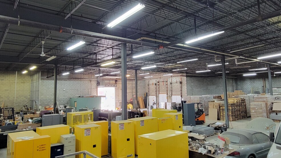 More Photos Of 227-241 S River St, Aurora Warehouse For Lease