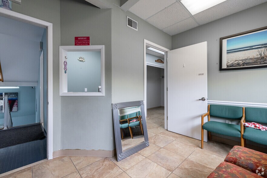 More Photos Of 914 Clifton Ave, Clifton Medical For Sale