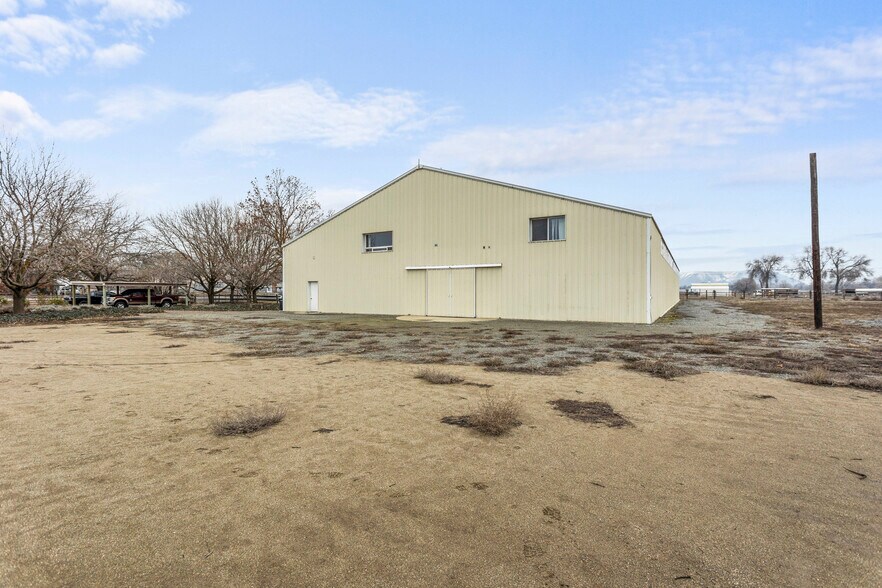 More Photos Of 3521 Blue Crane Ln, Yakima Warehouse For Sale