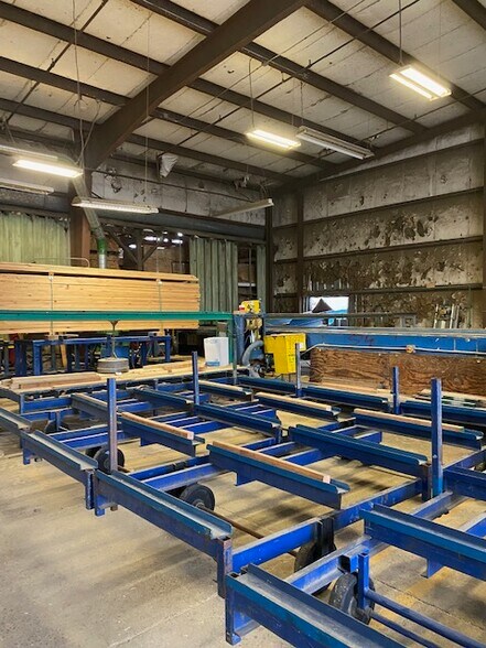 More Photos Of 1415 SE Holman Ave, Dallas Warehouse For Sale