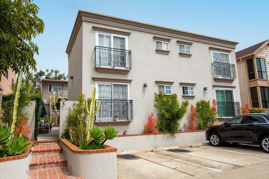 More Photos Of 7447 Herschel Ave, La Jolla Apartments For Sale