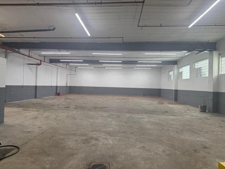 More Photos Of 450 Timpson Pl, Bronx Warehouse For Lease