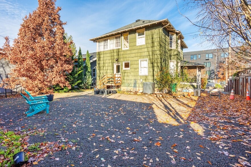 More Photos Of 510 NE Dekum St, Portland Office For Sale