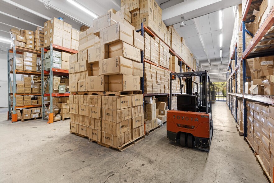 More Photos Of 7370-7384 NW 56th St, Miami Warehouse For Lease