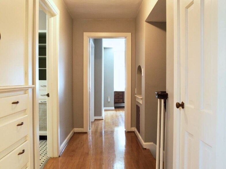 More Photos Of 9327 Main St, Manassas Office For Lease