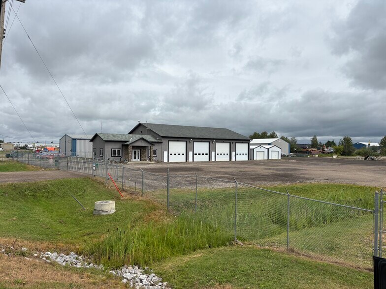 More Photos Of 60 Madison Cres, Spruce Grove Service For Lease