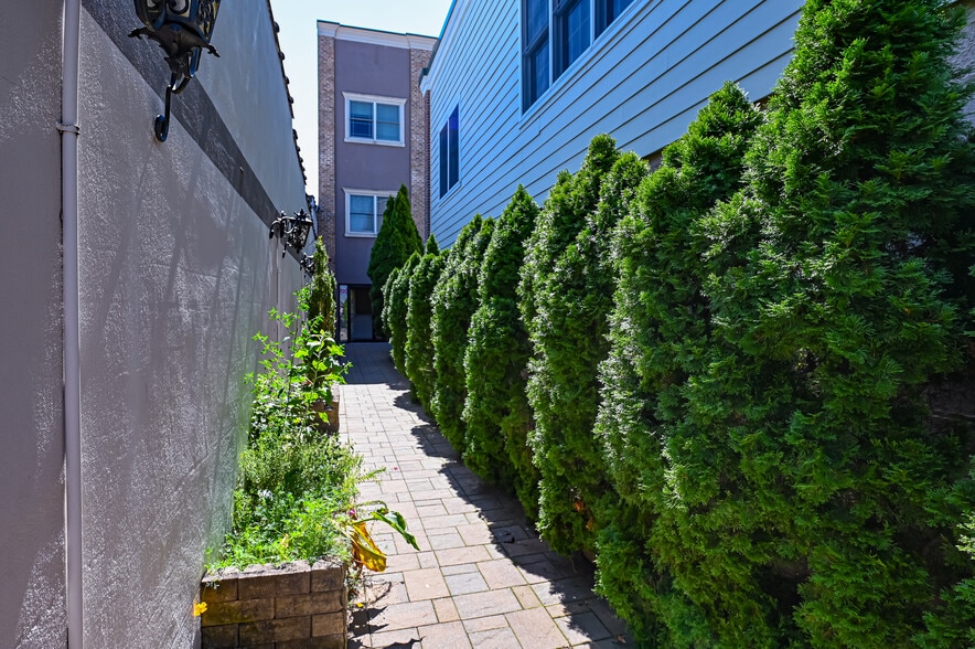 More Photos Of 328A Main St, Huntington Storefront Retail Office For Lease