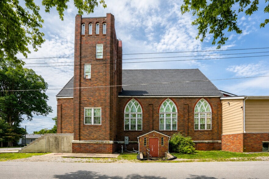 More Photos Of 302 S 2nd St, Polk City Lodge Meeting Hall For Sale