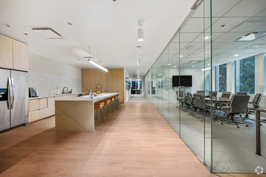 More Photos Of 626 Wilshire Blvd, Los Angeles Office For Lease