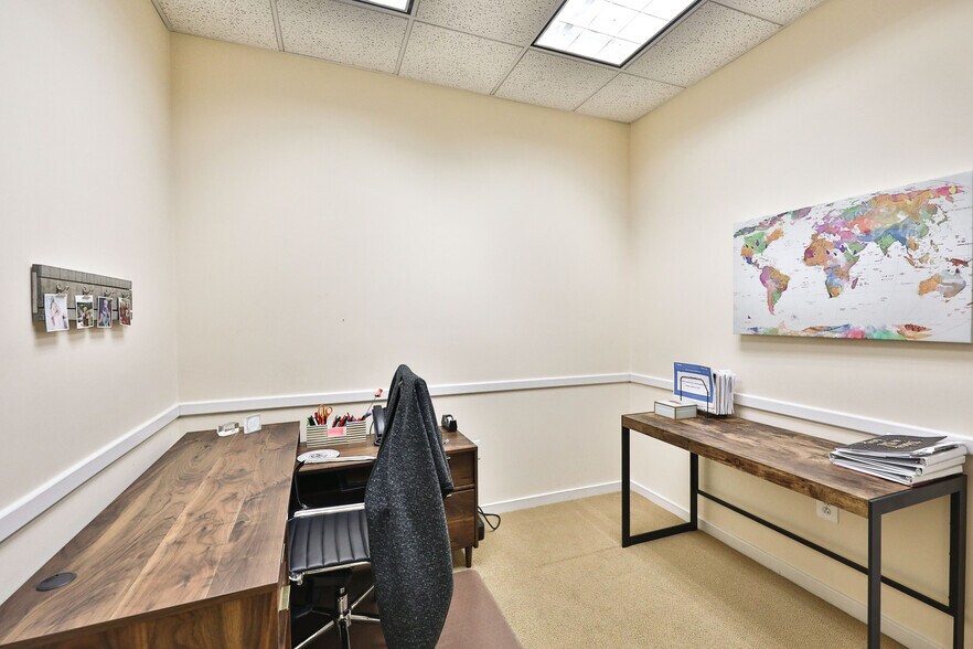 More Photos Of 400-415 Executive Dr, Langhorne Medical For Lease