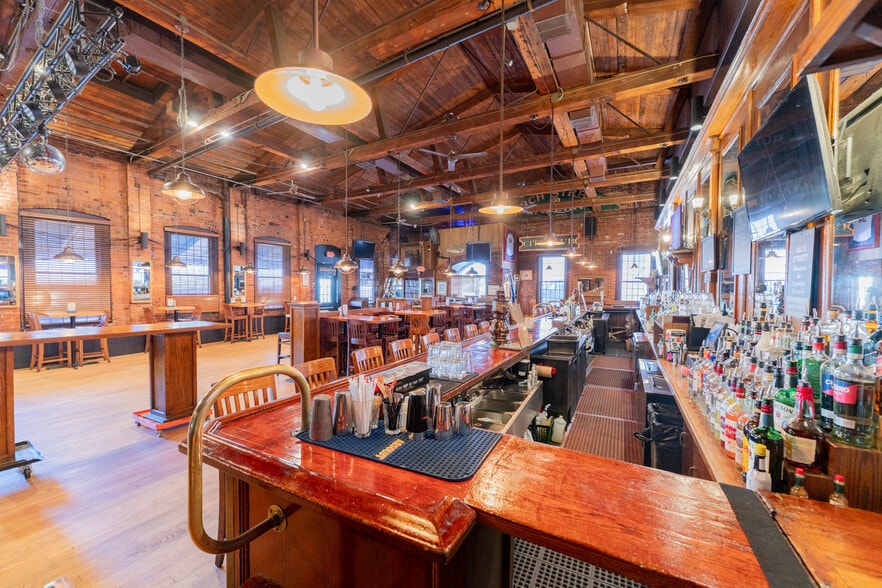 More Photos Of 83 Arch St, Hartford Restaurant For Sale