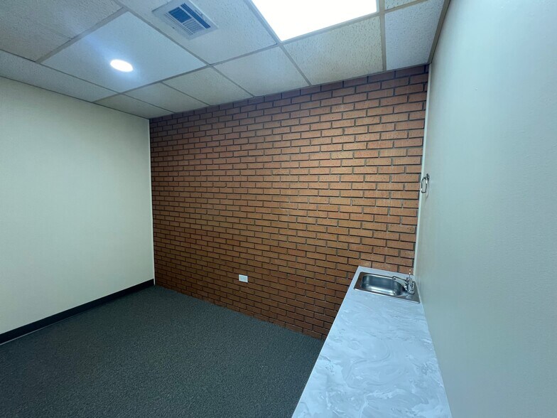 More Photos Of 900 E Hartford Ave, Ponca City Medical For Lease