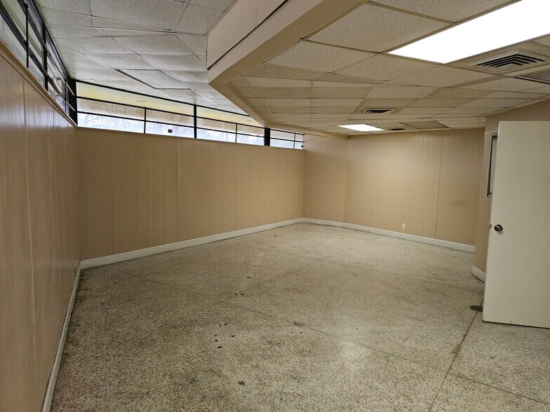 More Photos Of 8300 Homestead Rd, Houston Office For Sale