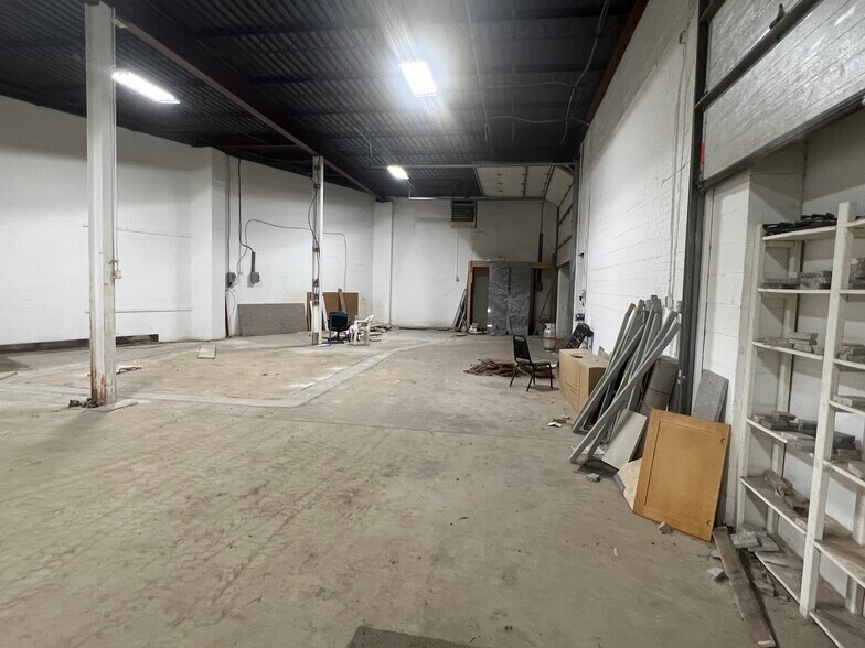 More Photos Of 1020-1060 Saw Mill Run Blvd W, Pittsburgh Warehouse For Lease