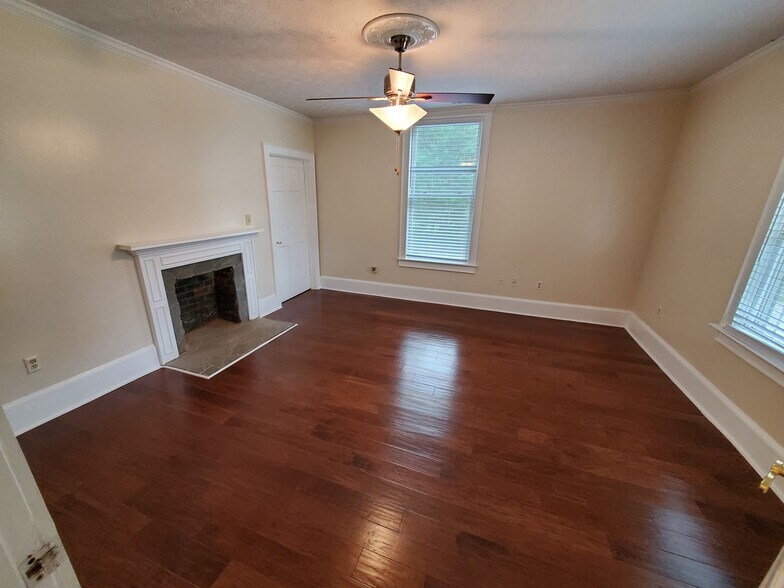 More Photos Of 309 Macon St, McDonough Office Residential For Lease