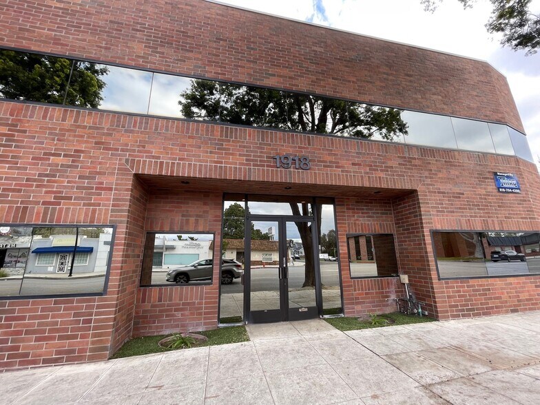 More Photos Of 1918 W Magnolia Blvd, Burbank Office For Lease