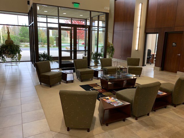 More Photos Of 2210 Woodland Dr, Manitowoc Office For Lease