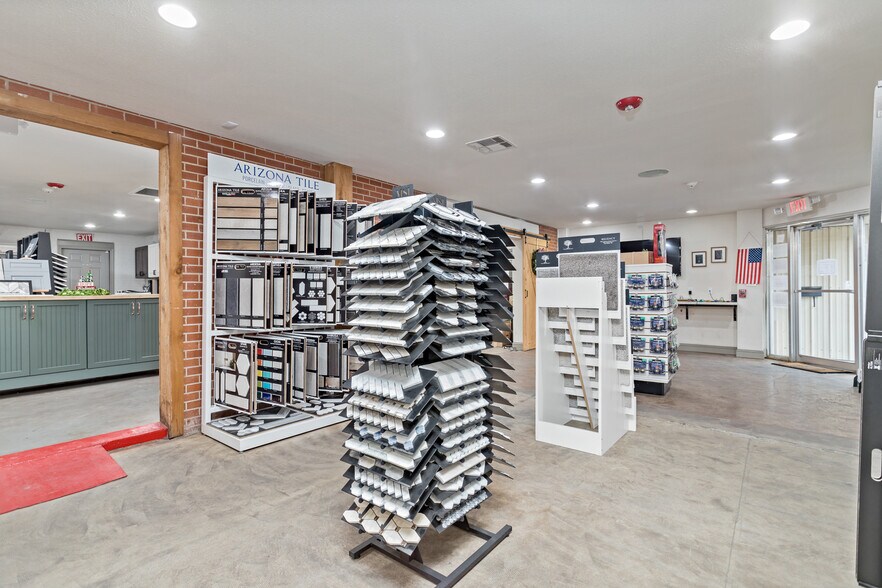 More Photos Of 1400 N 5th St, Silsbee General Retail For Sale