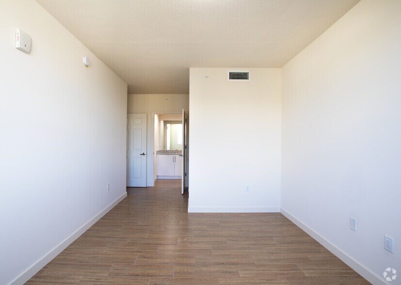 More Photos Of 961 SW 7th St, Miami Apartments For Lease