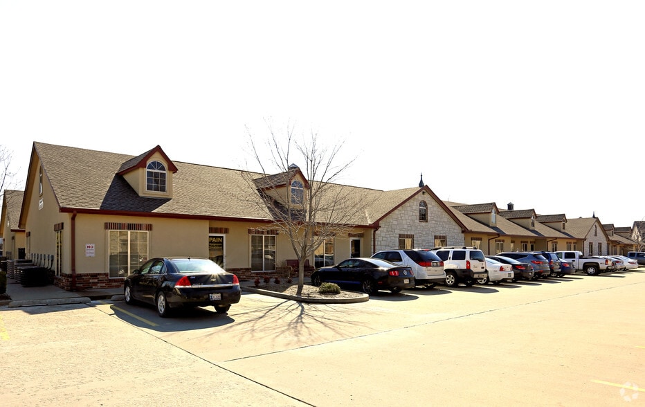 More Photos Of 8556 E 101st St, Tulsa Office For Lease