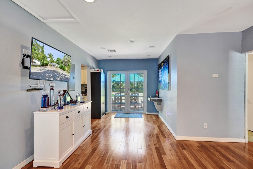 More Photos Of 423 SE 19th St, Fort Lauderdale Office Residential For Sale