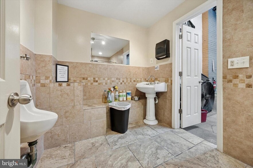 More Photos Of 840 E Atlantic St, Philadelphia Warehouse For Sale