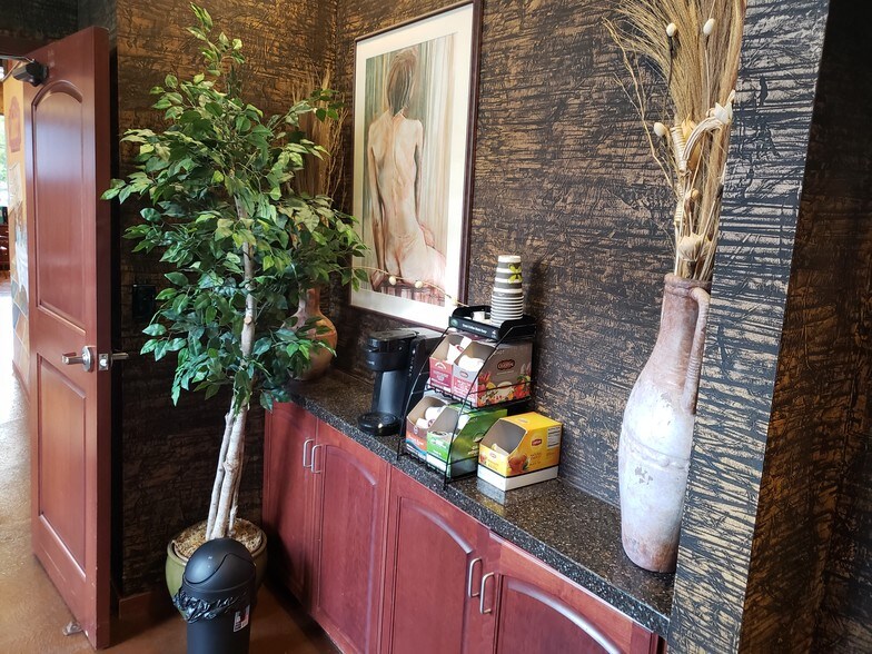 More Photos Of 7525 S Union Park Ave, Sandy Bank For Sale