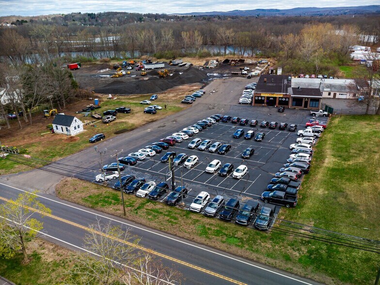 Primary Photo Of 1000 Newfield St, Middletown Auto Repair For Sale