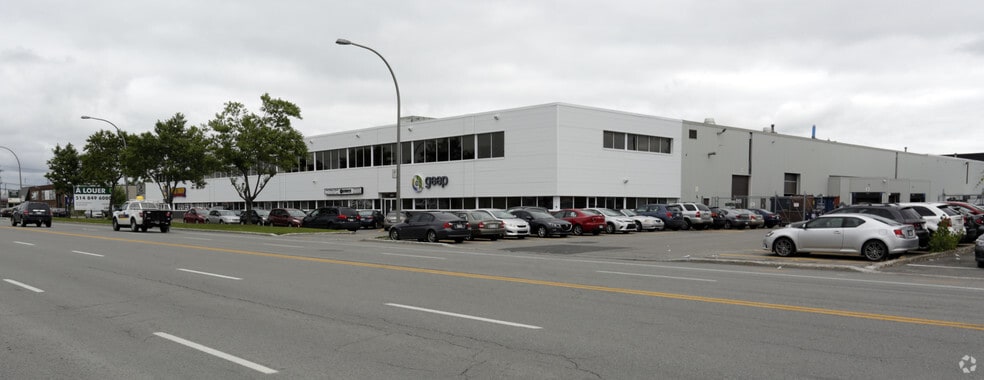 More Photos Of 2995-2999 Boul Le Corbusier, Laval Warehouse For Lease