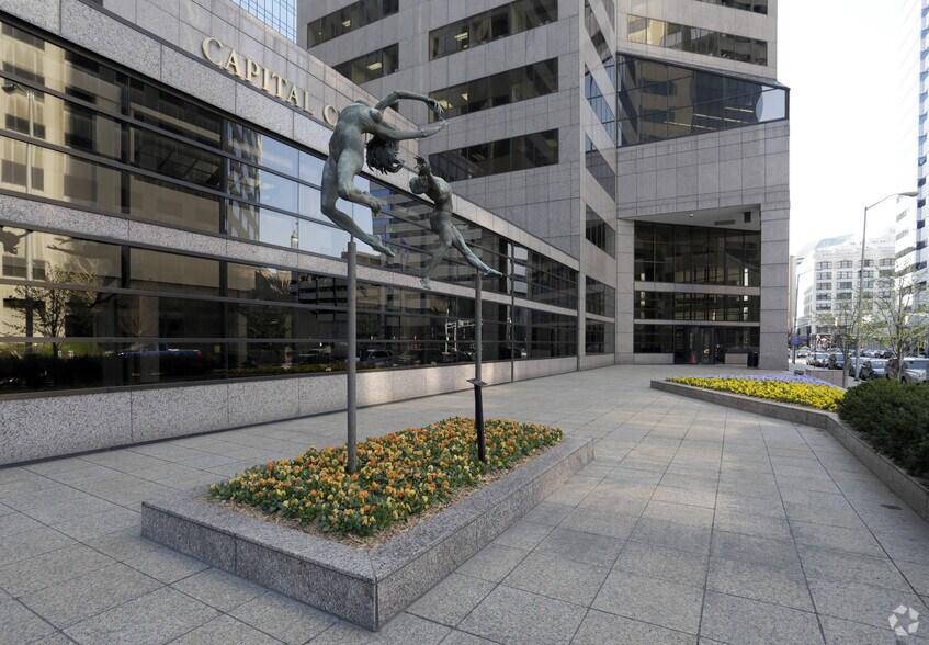 201 N Illinois St, Indianapolis, IN 46204 Coworking Space