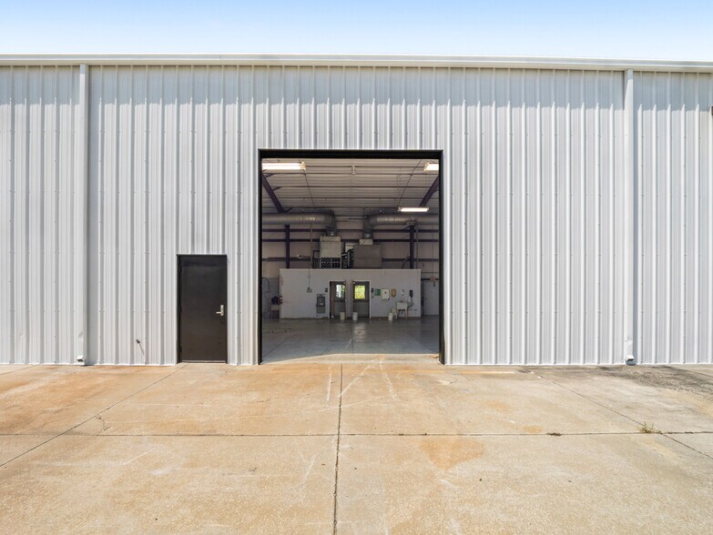 More Photos Of 716 Columbus Ave, Melbourne Manufacturing For Lease